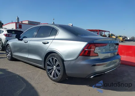2020 Volvo S60 T5 Inscription z USA, uszkodzony, nr VIN 7JR102FL0LG037483